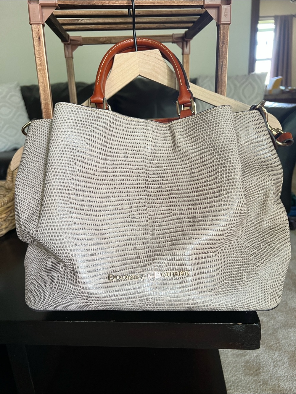 Dooney & Bourke Cream Large Barlow bag - Picture 2 of 7